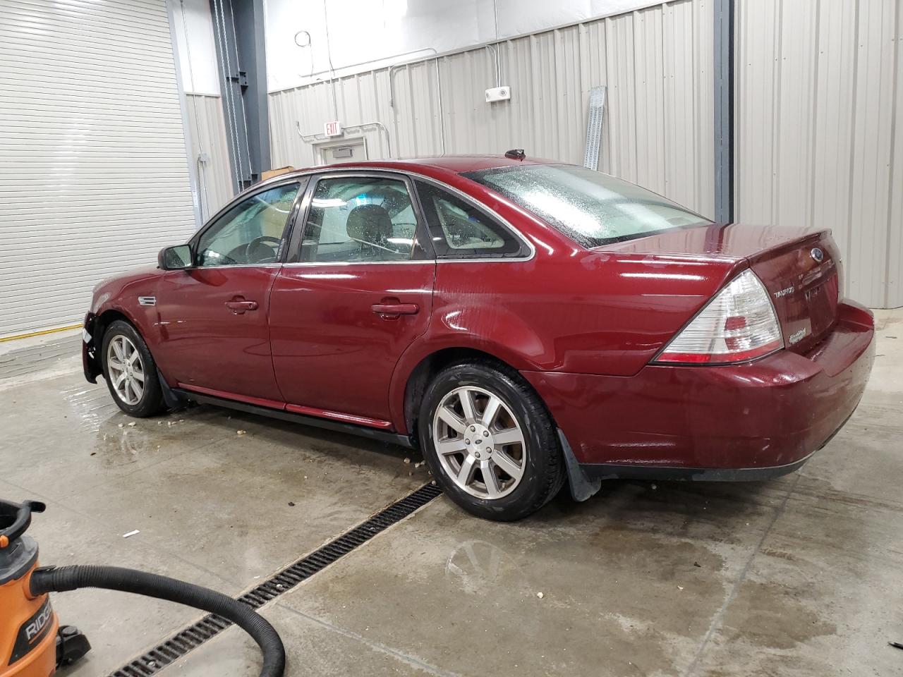 2008 Ford Taurus - Image 2