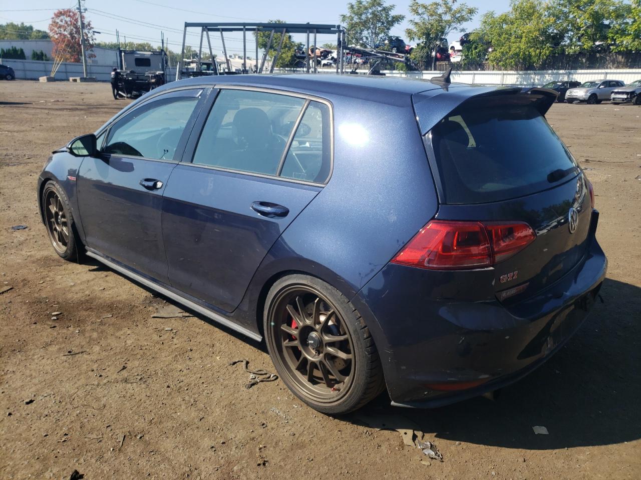 3VW547AU9HM076925 2017 VOLKSWAGEN GTI - Image 2