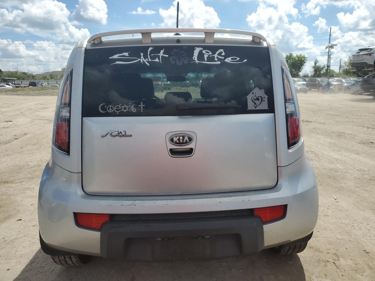 KNDJT2A21B7294073 2011 Kia Soul +