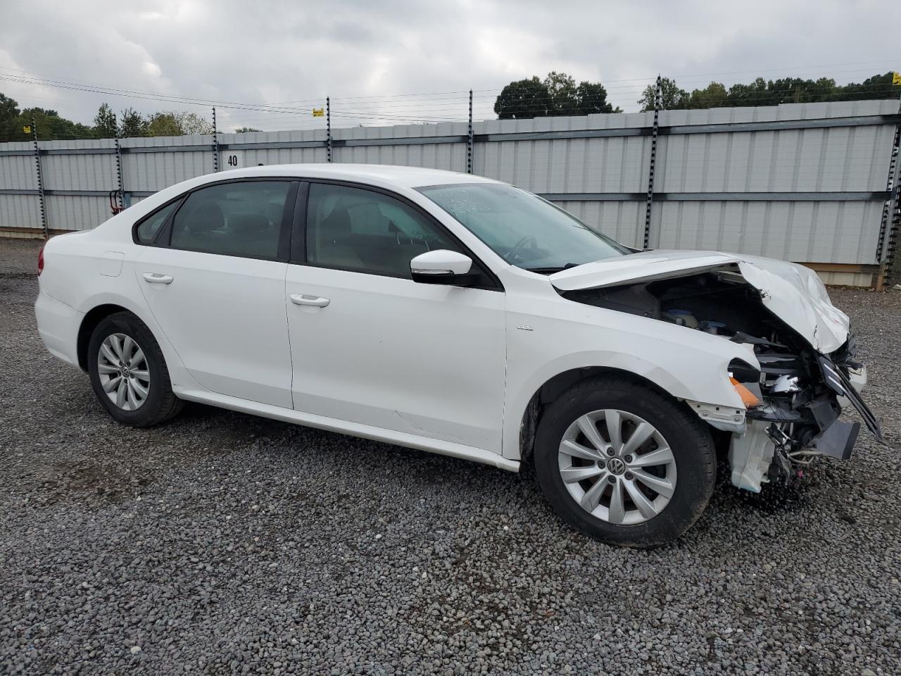 2014 Volkswagen Passat - Image 4