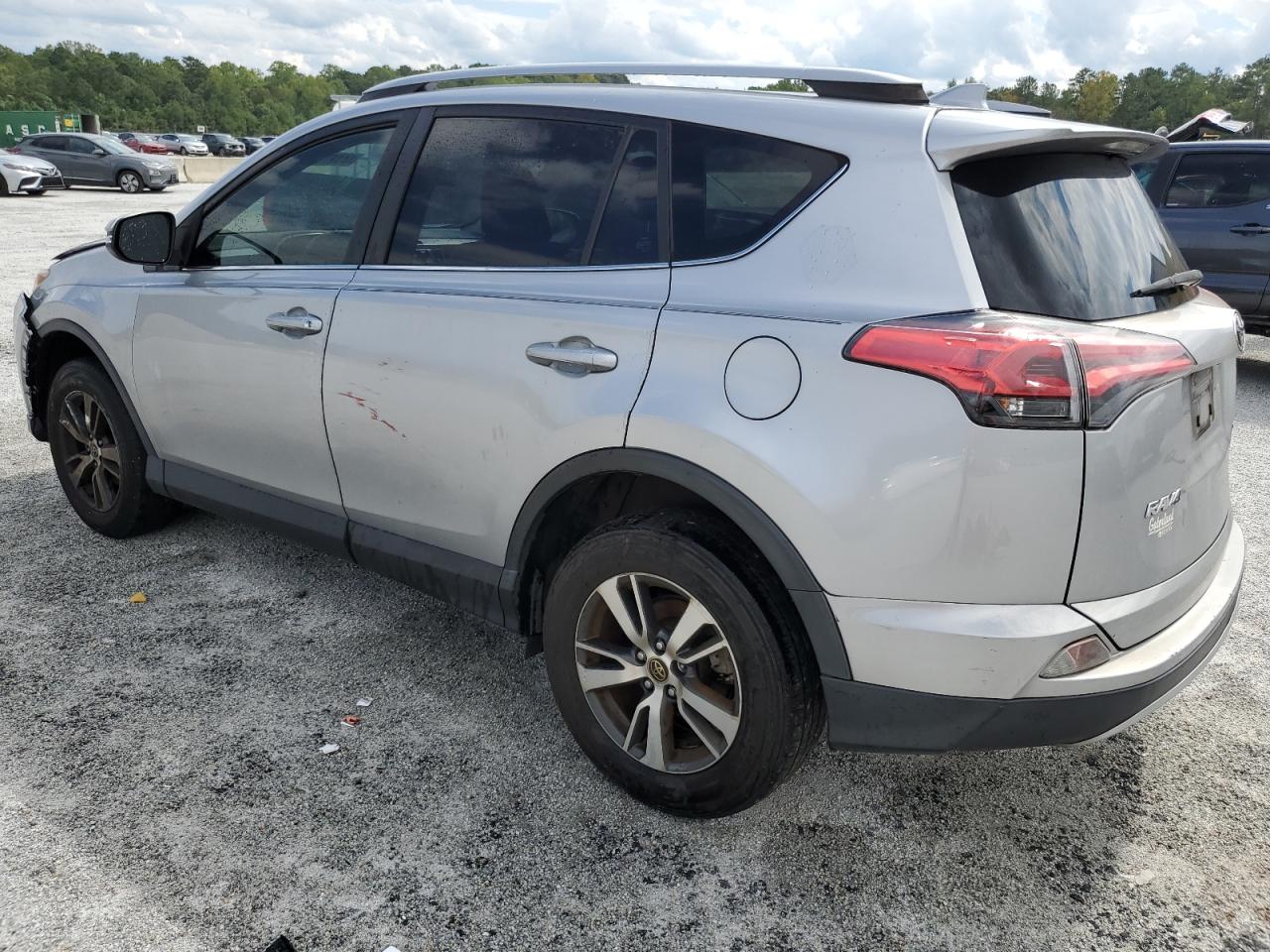 VIN JTMWFREV1JJ173183 2018 TOYOTA RAV4 no.2