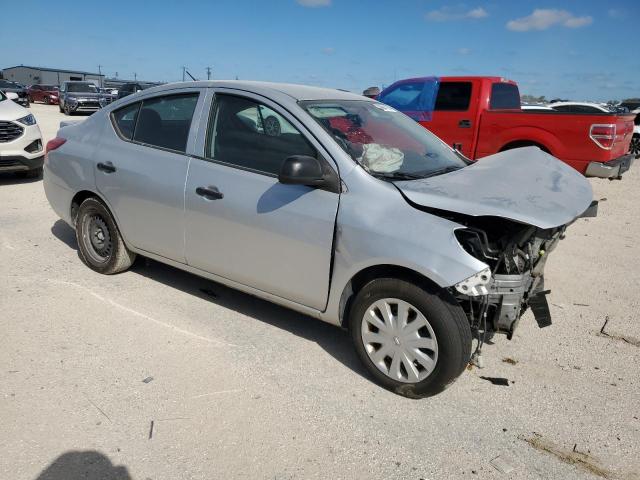  NISSAN VERSA 2014 Srebrny