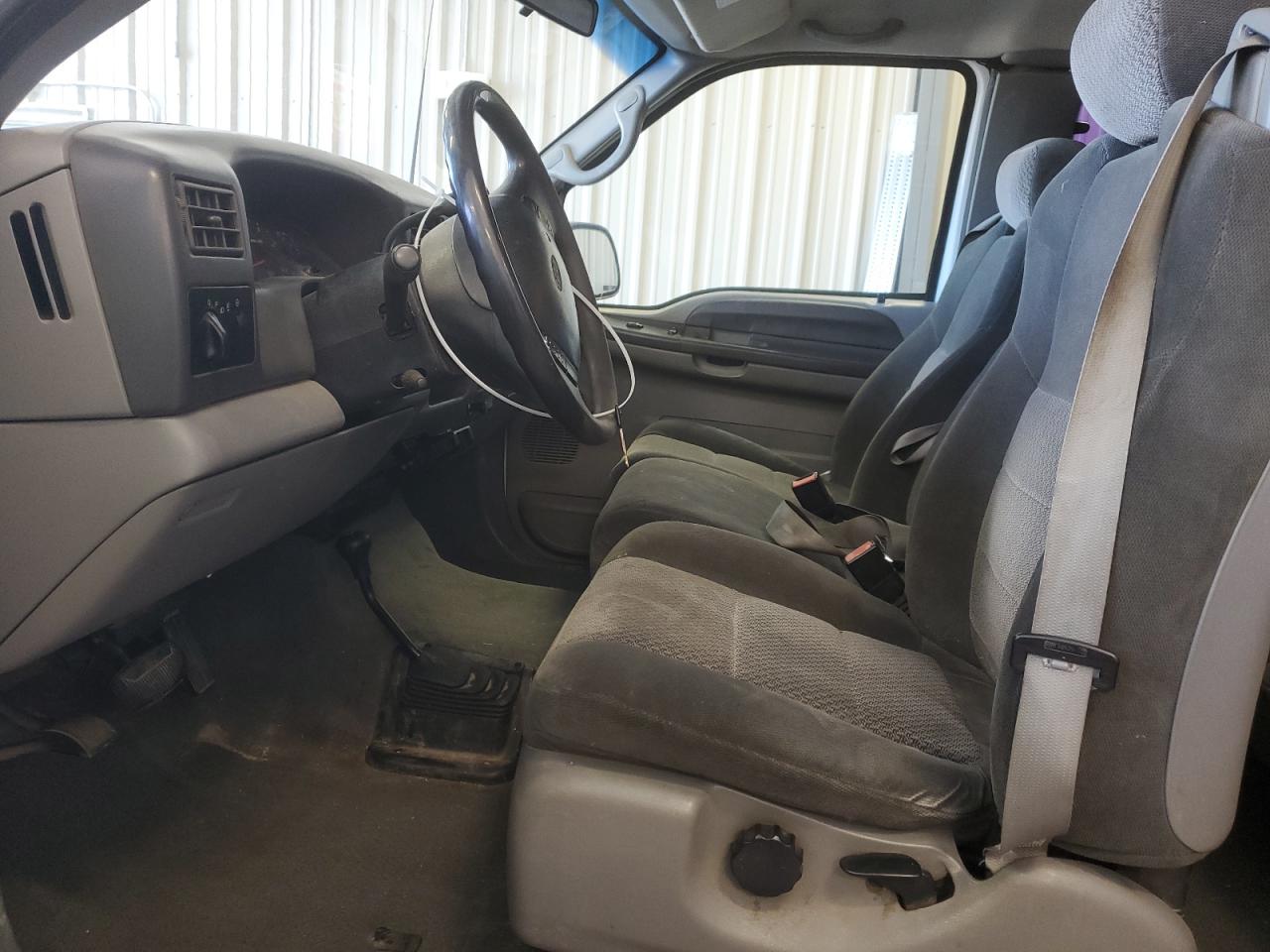 2002 Ford F250 - Image 7