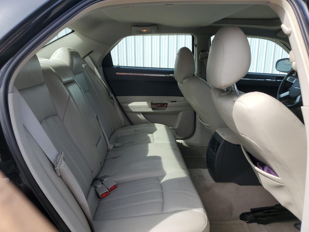2007 Chrysler 300 - Image 10