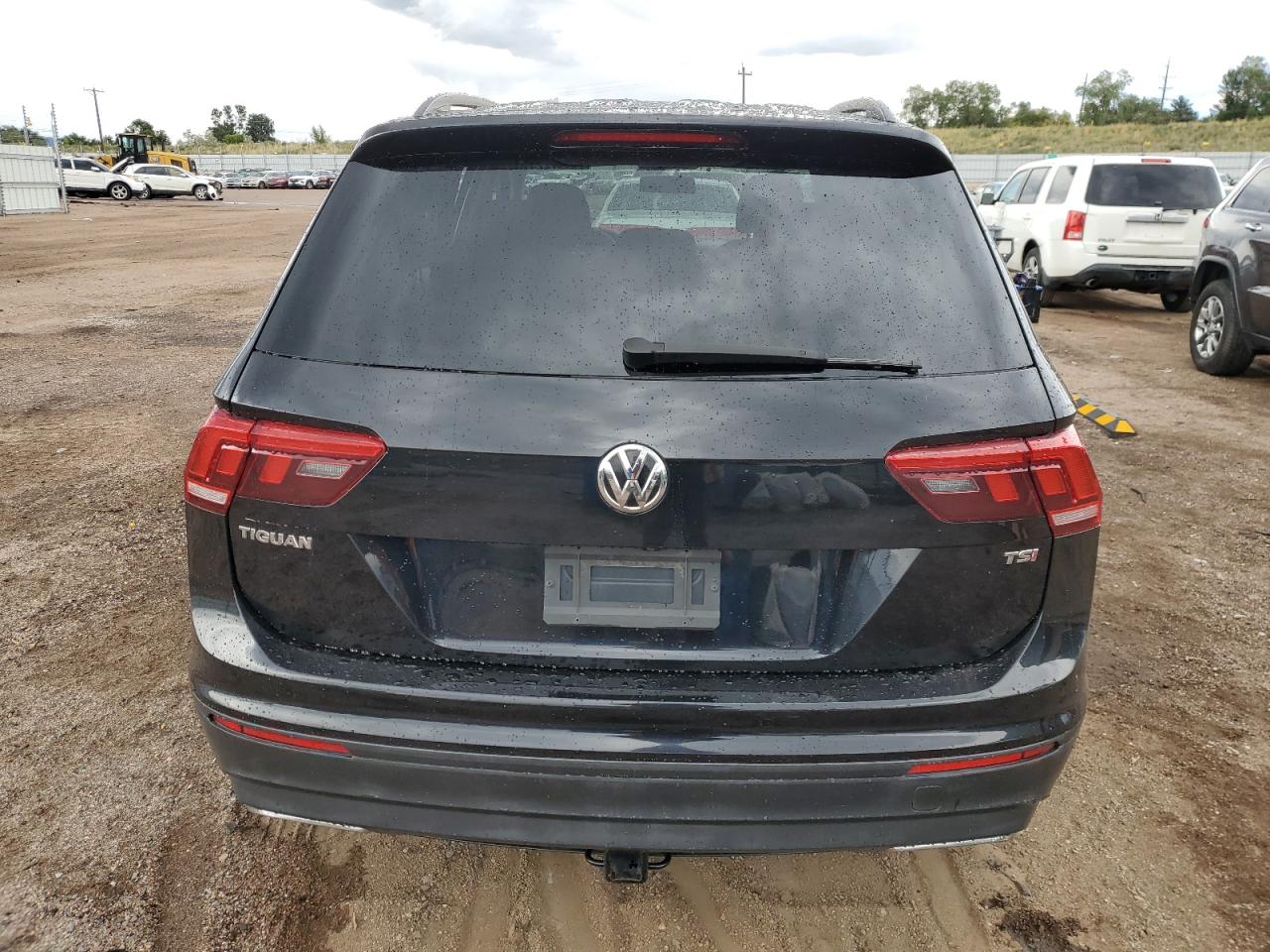 3VV1B7AX6JM016173 2018 Volkswagen Tiguan S