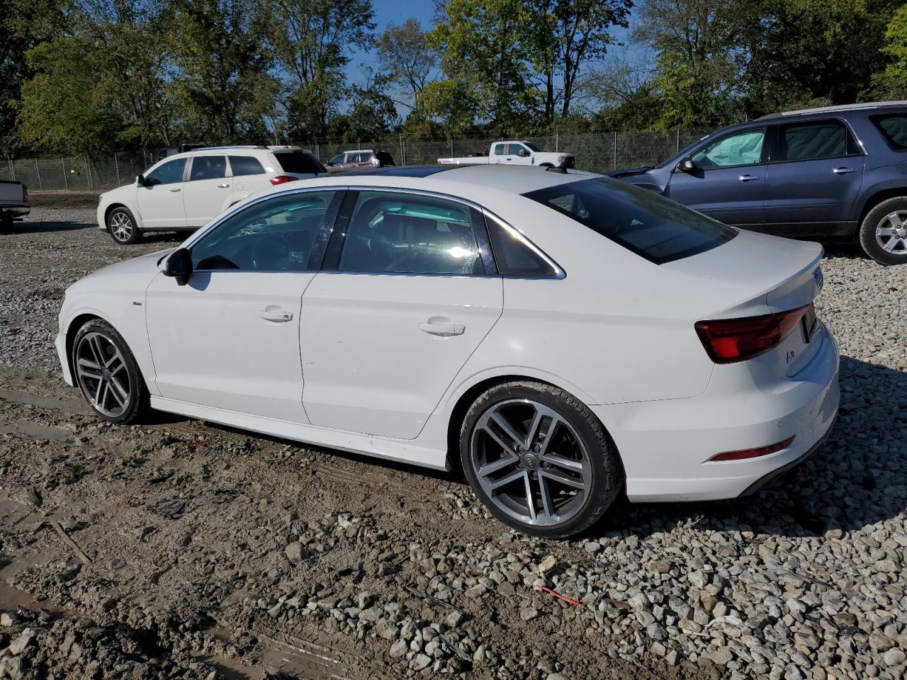 VIN WAUGUGFFXK1011945 2019 AUDI A3 no.2