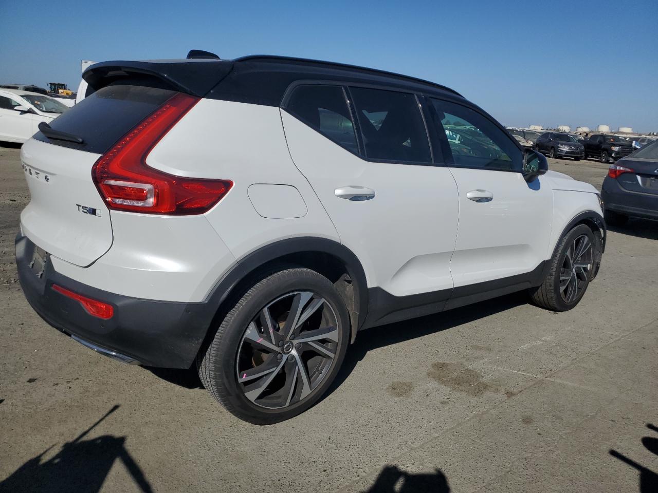 2020 Volvo Xc40 T5 R-Design VIN: YV4162UM2L2334581 Lot: 73053264