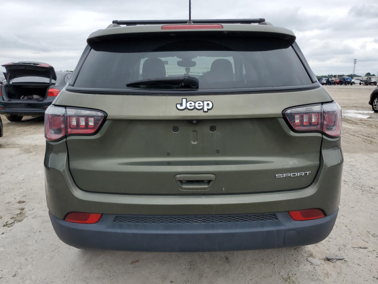 3C4NJCAB7JT105613 2018 Jeep Compass Sport