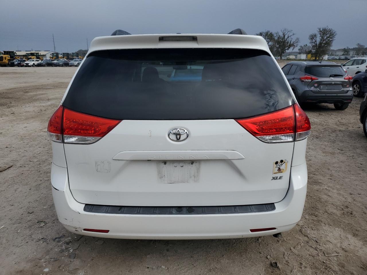 2011 Toyota Sienna Xle VIN: 5TDYK3DC5BS036978 Lot: 71070314