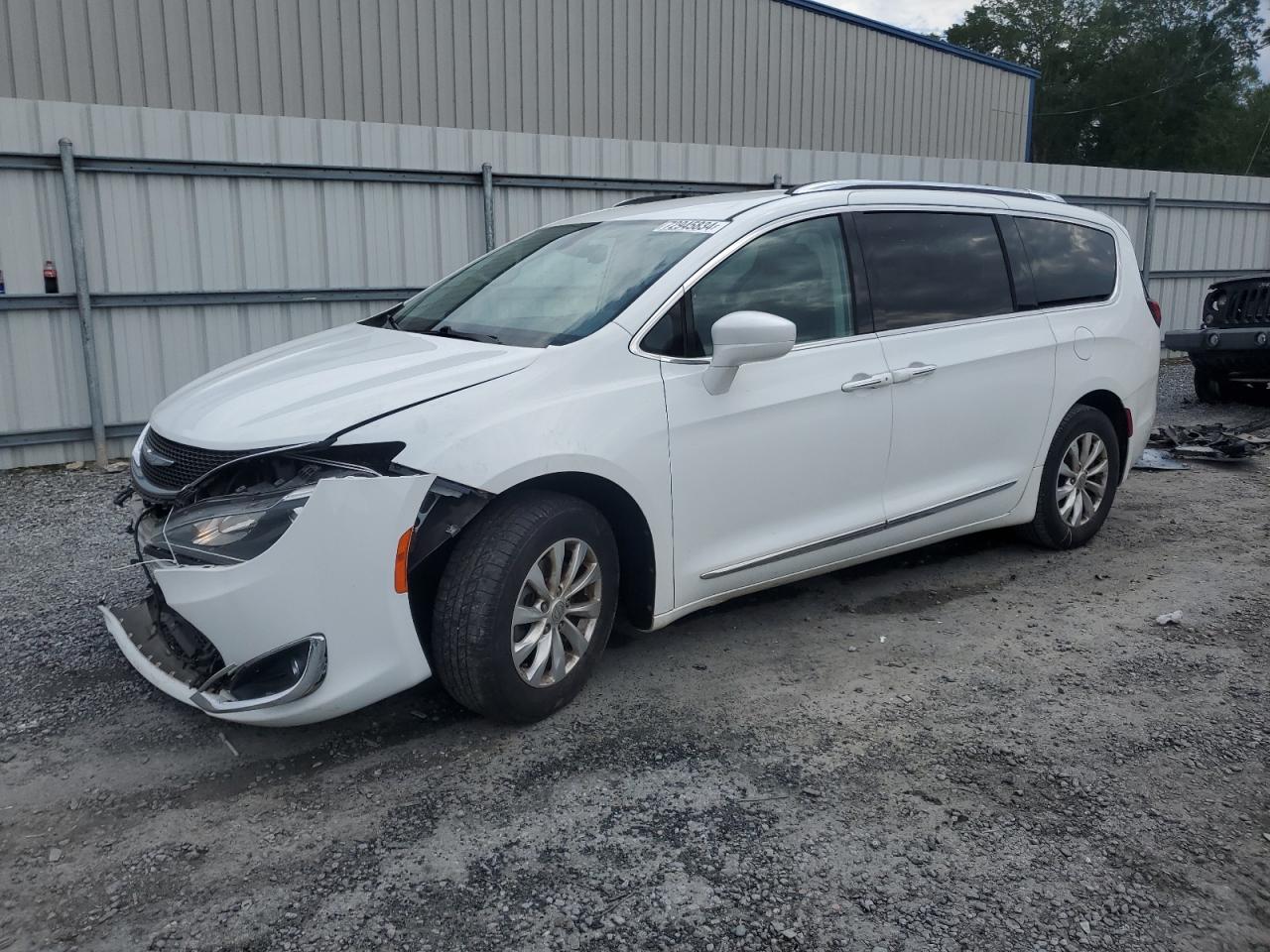 2018 Chrysler Pacifica - Image 1