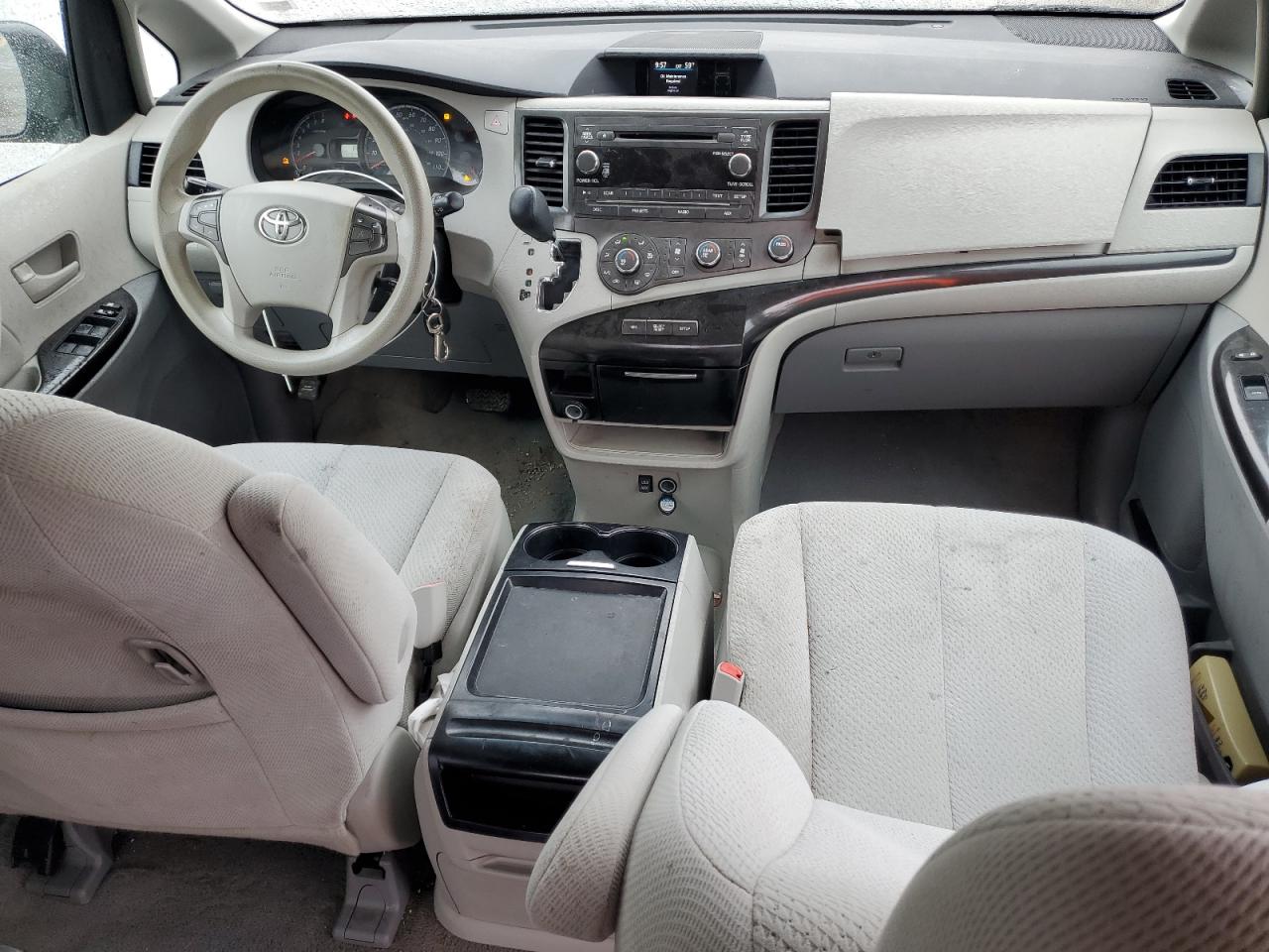 2011 Toyota Sienna - Image 8