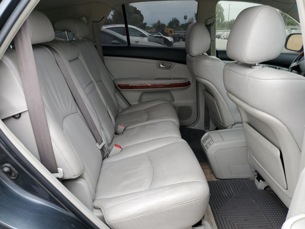 2005 Lexus RX - Image 11