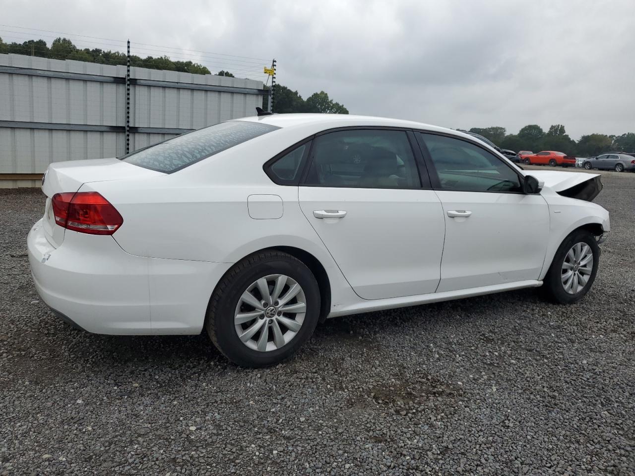 2014 Volkswagen Passat - Image 3