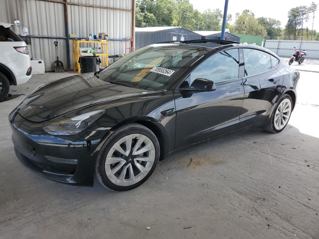 5YJ3E1EB1NF271088 2022 TESLA MODEL 3 - Image 1