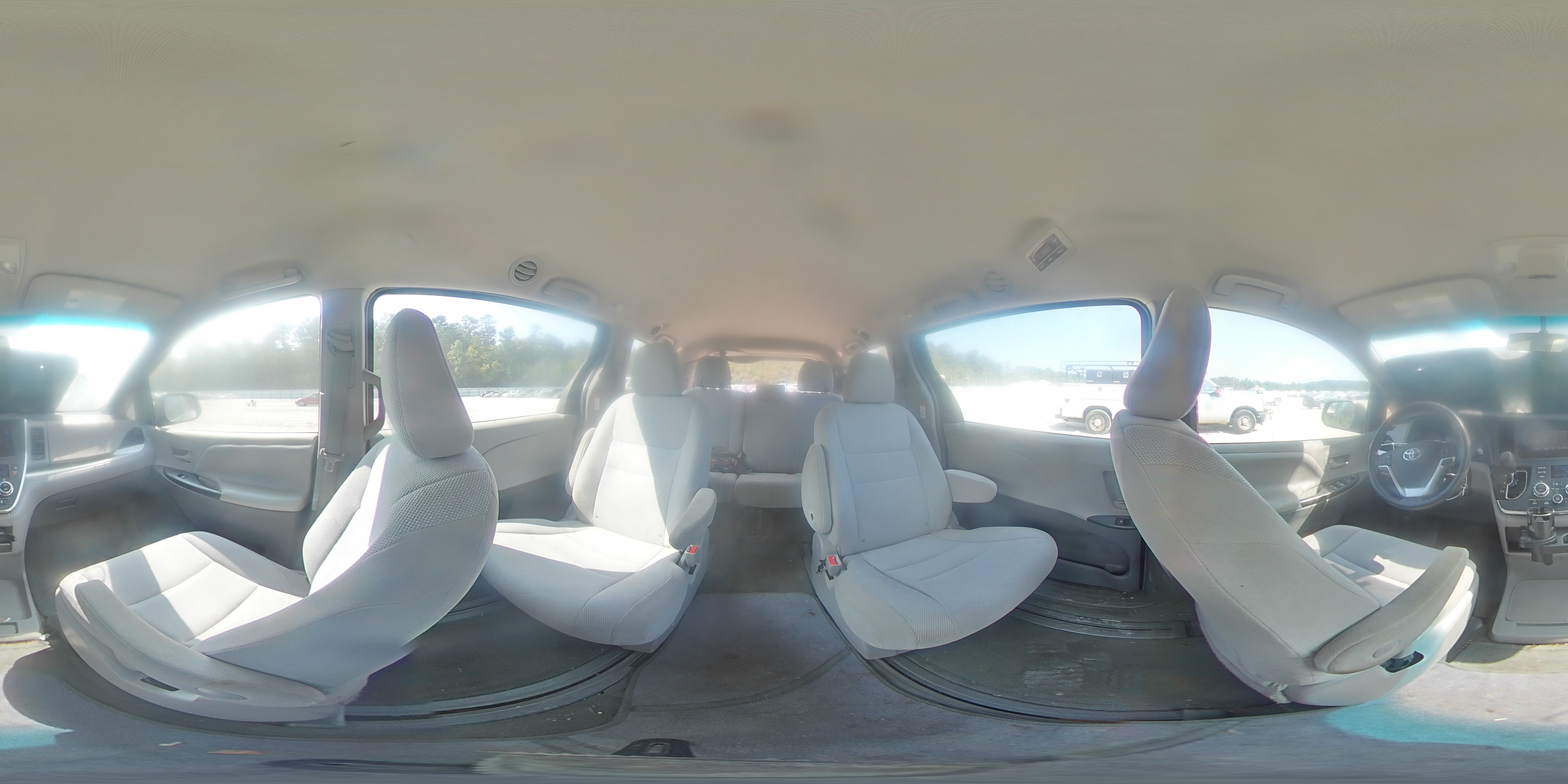 2015 Toyota Sienna - Image 14