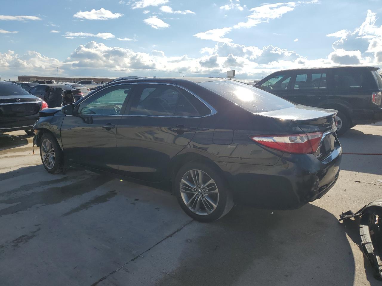 VIN 4T1BF1FK2HU416024 2017 TOYOTA CAMRY no.2