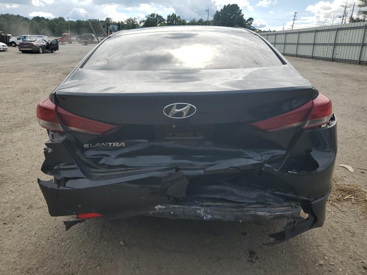 5NPD74LF4JH231668 2018 Hyundai Elantra Se