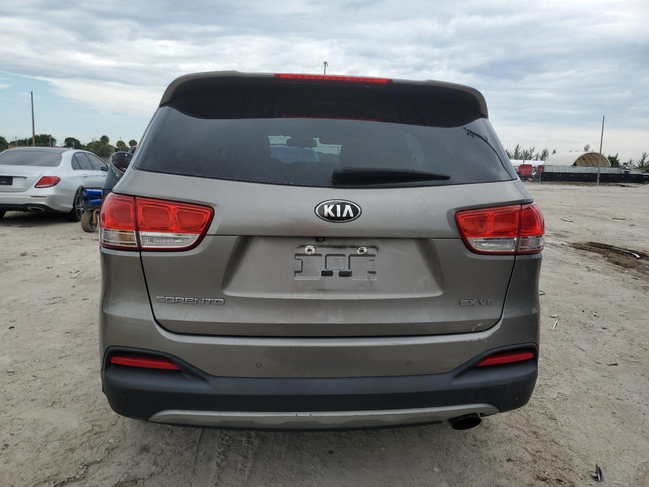 2017 Kia Sorento Ex VIN: 5XYPH4A54HG204654 Lot: 69648474