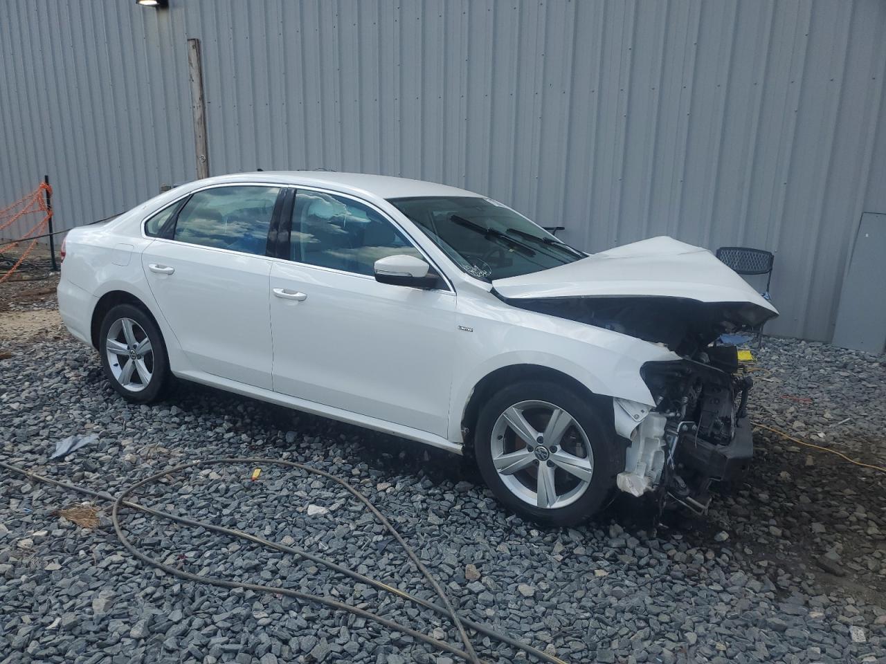 2015 Volkswagen Passat - Image 4