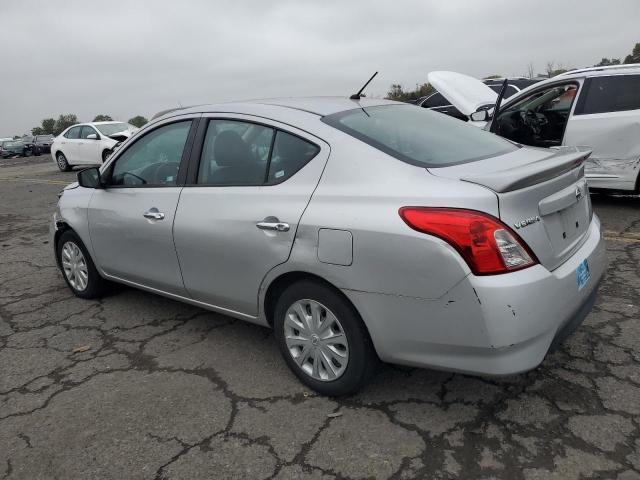  NISSAN VERSA 2019 Сріблястий