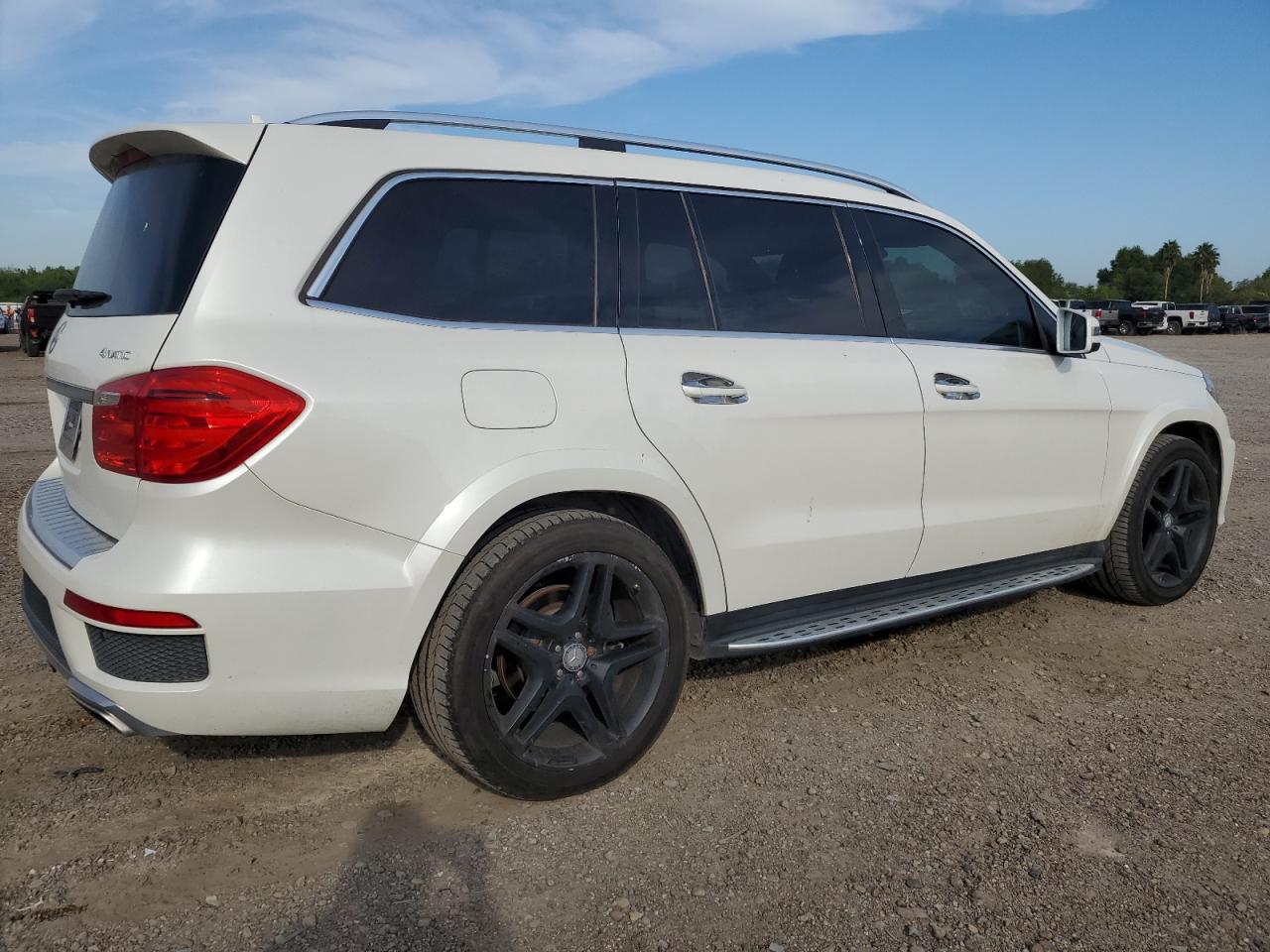 VIN 4JGDF7DEXFA528321 2015 MERCEDES-BENZ GL-CLASS no.3