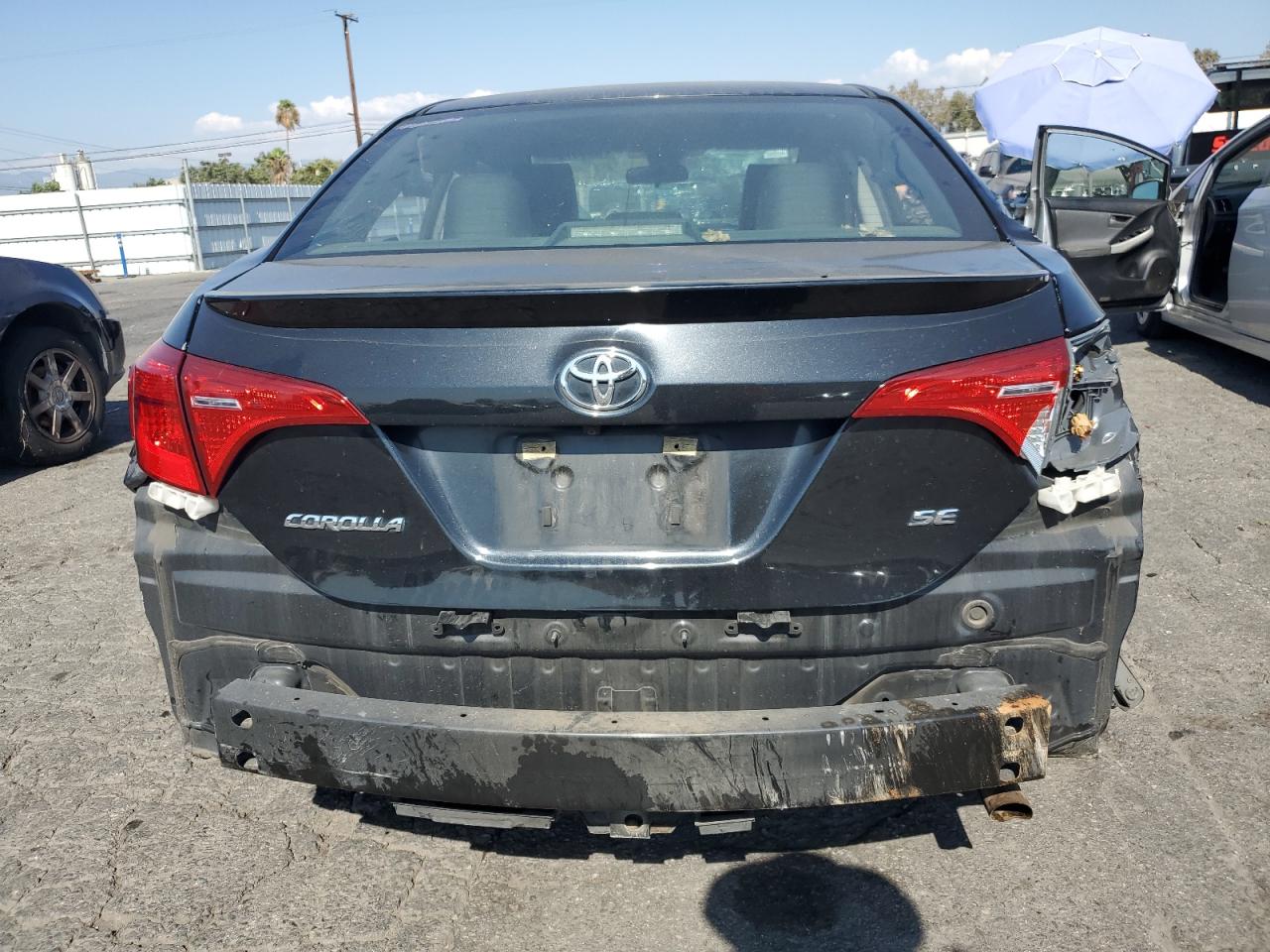 2018 Toyota Corolla L VIN: 5YFBURHE3JP779757 Lot: 69987894