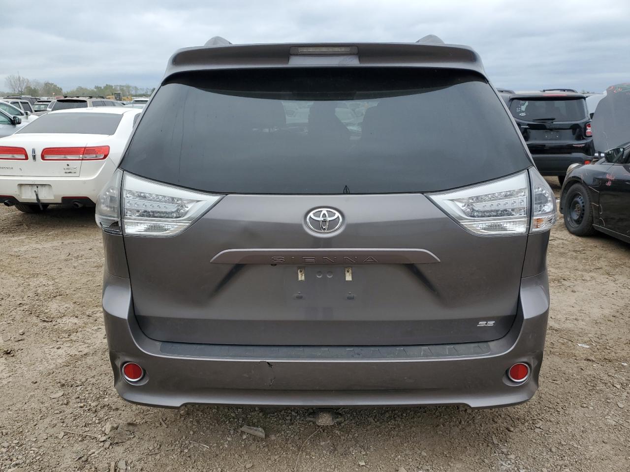 5TDXZ3DC1HS855907 2017 Toyota Sienna Se