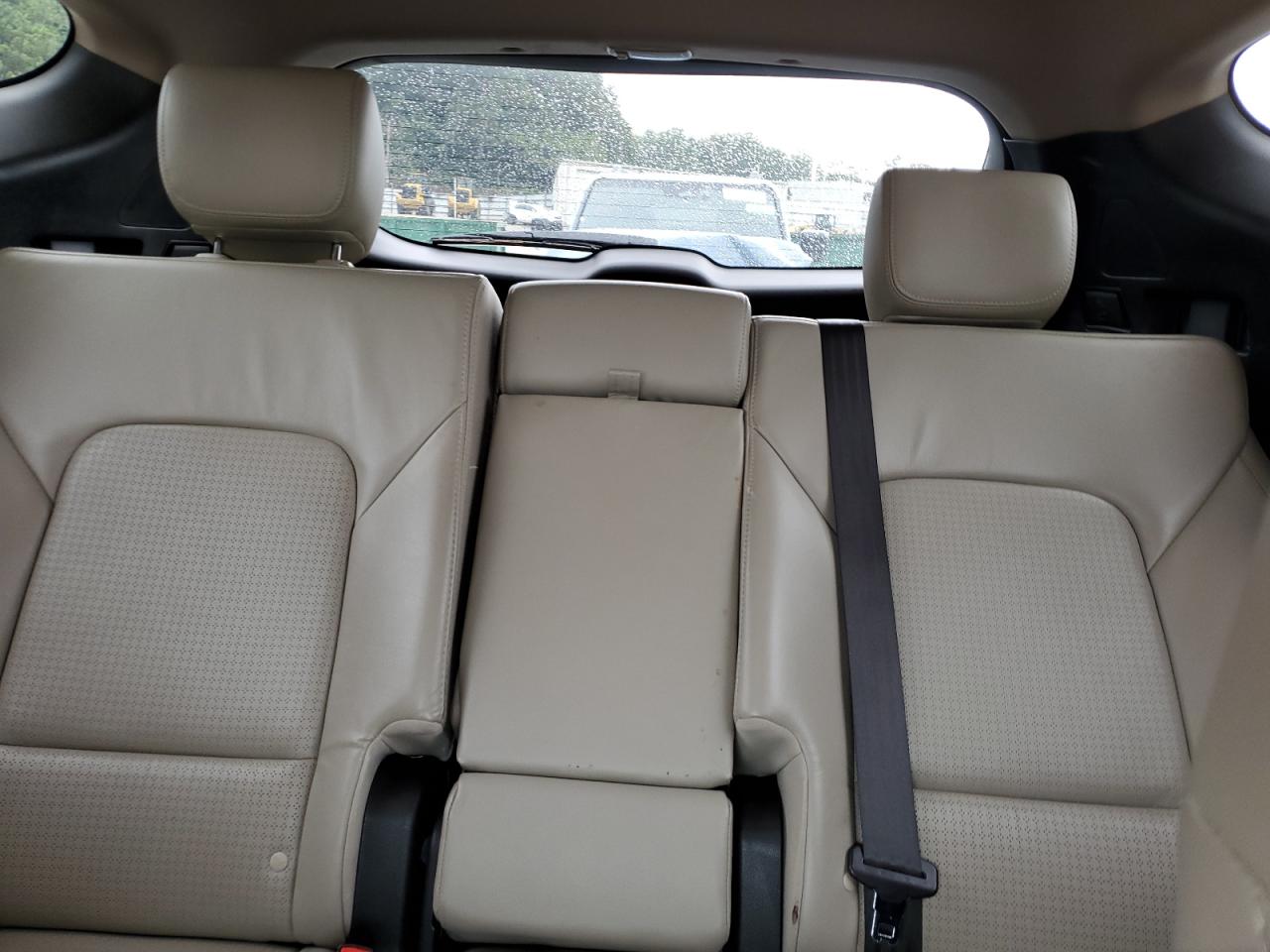 2013 Hyundai Santa Fe - Image 10