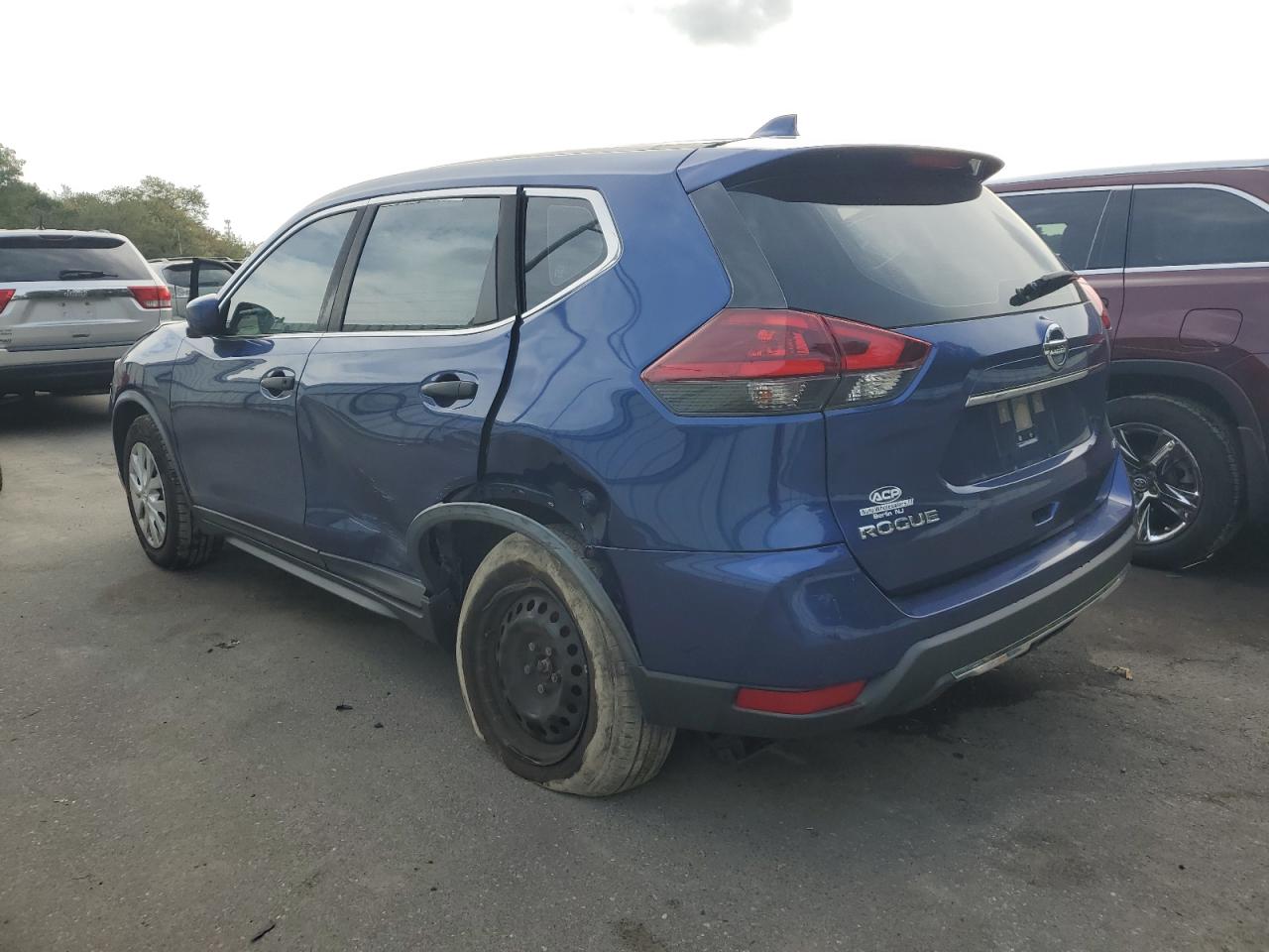 JN8AT2MV6JW301422 2018 NISSAN ROGUE - Image 2