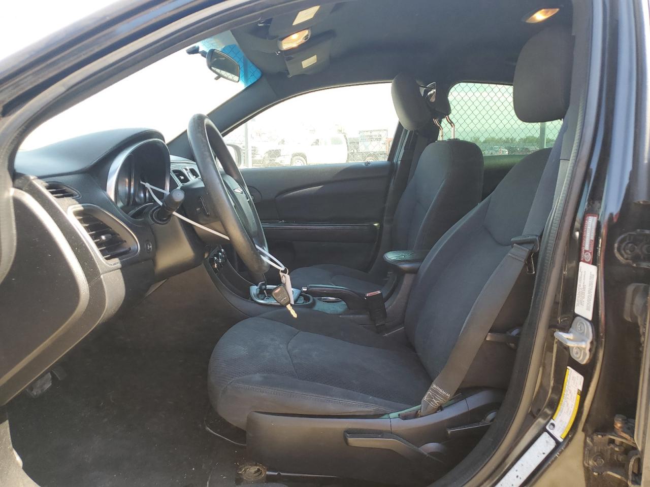 2013 Chrysler 200 - Image 7