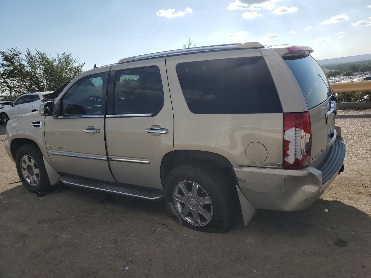 2007 Cadillac Escalade - Image 2