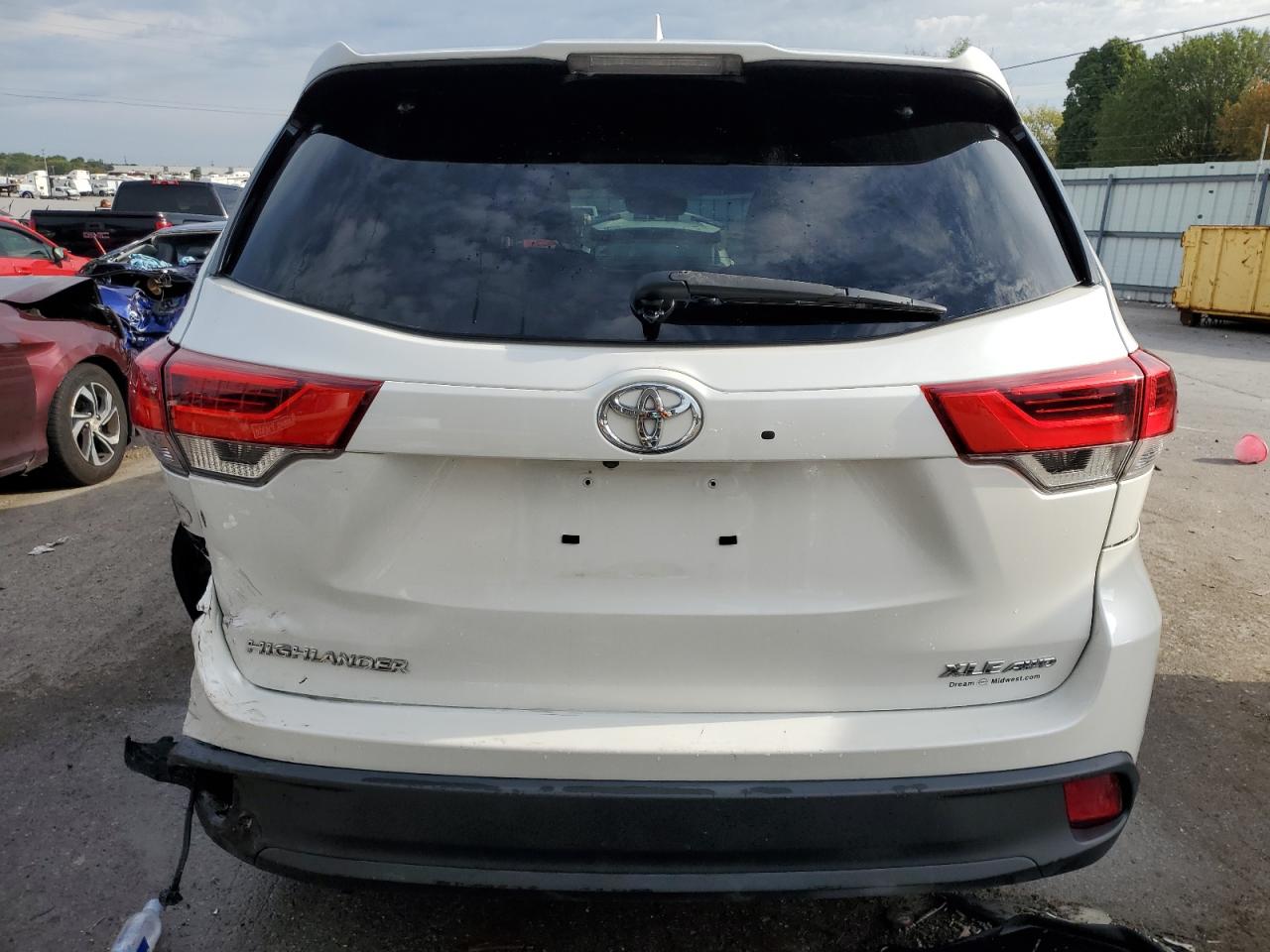 5TDJZRFH4KS609197 2019 Toyota Highlander Se