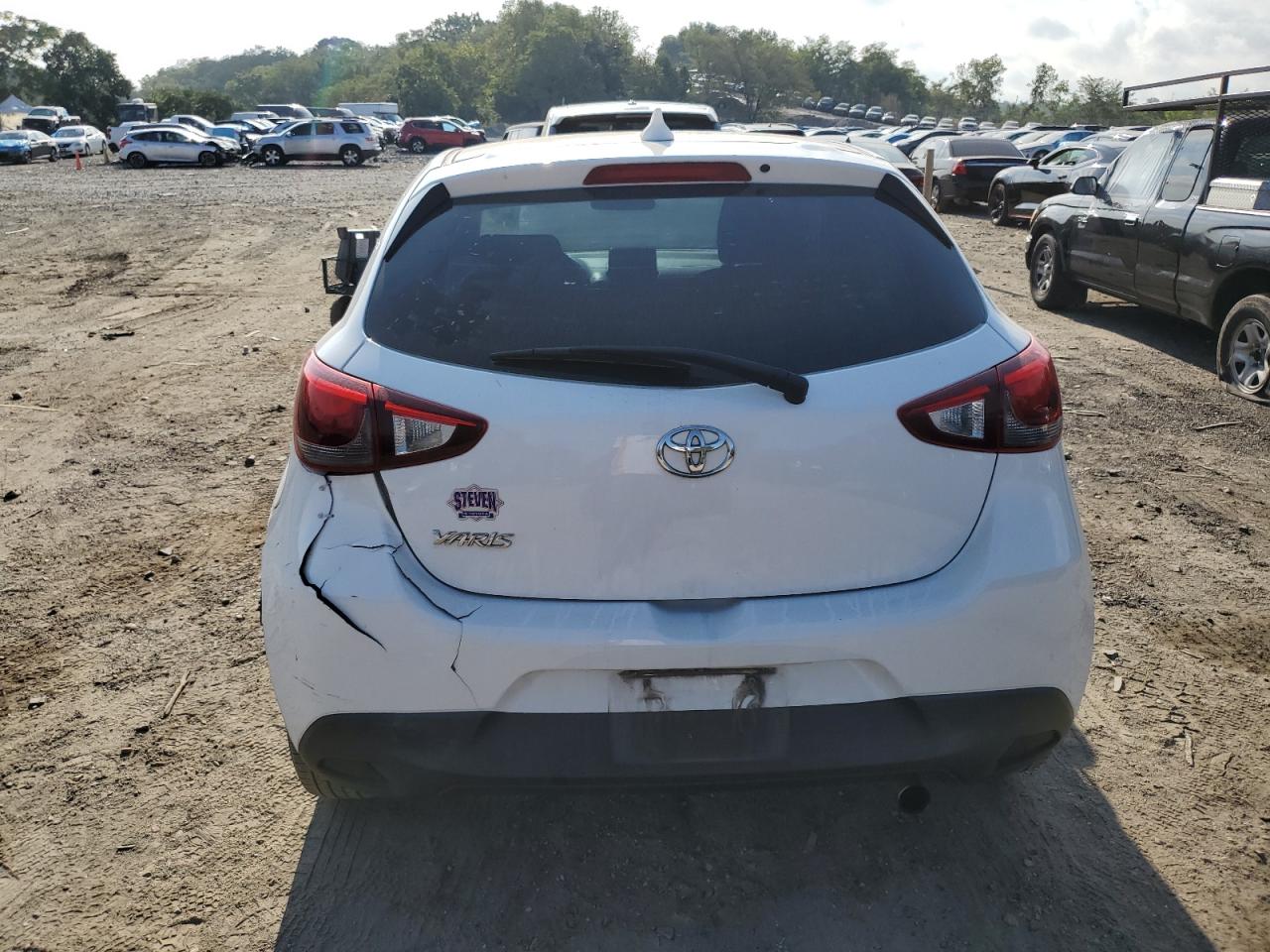 3MYDLBJV6LY705007 2020 Toyota Yaris Le