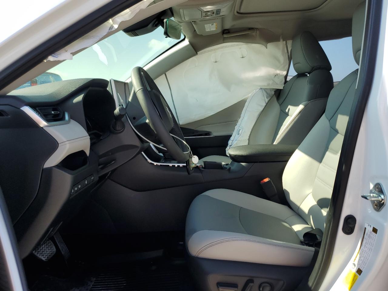 2024 Toyota RAV 4 - Image 7