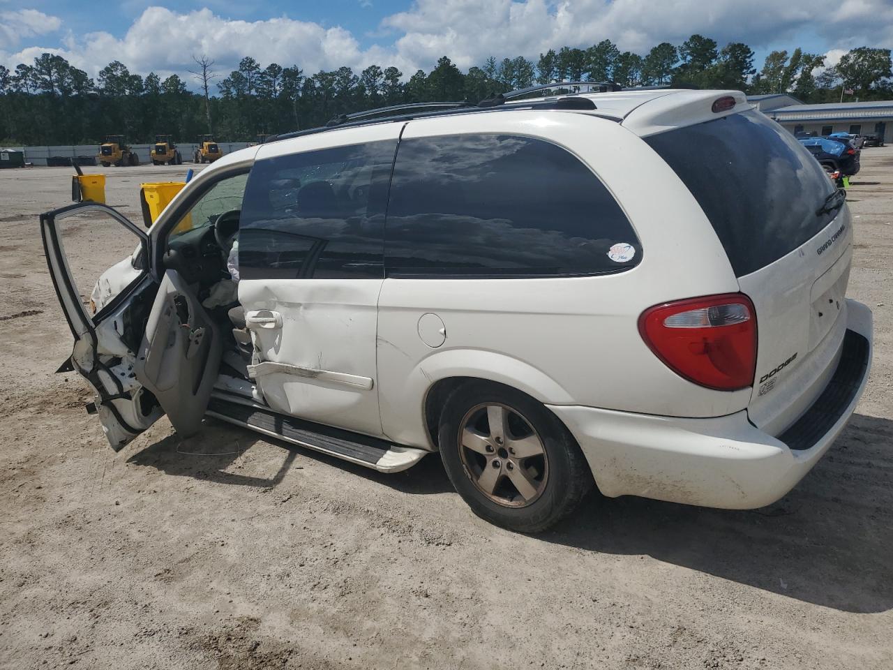 2005 Dodge Caravan - Image 2