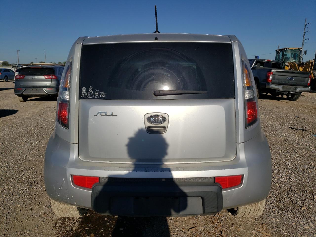 2010 Kia Soul + VIN: KNDJT2A20A7151212 Lot: 73045184