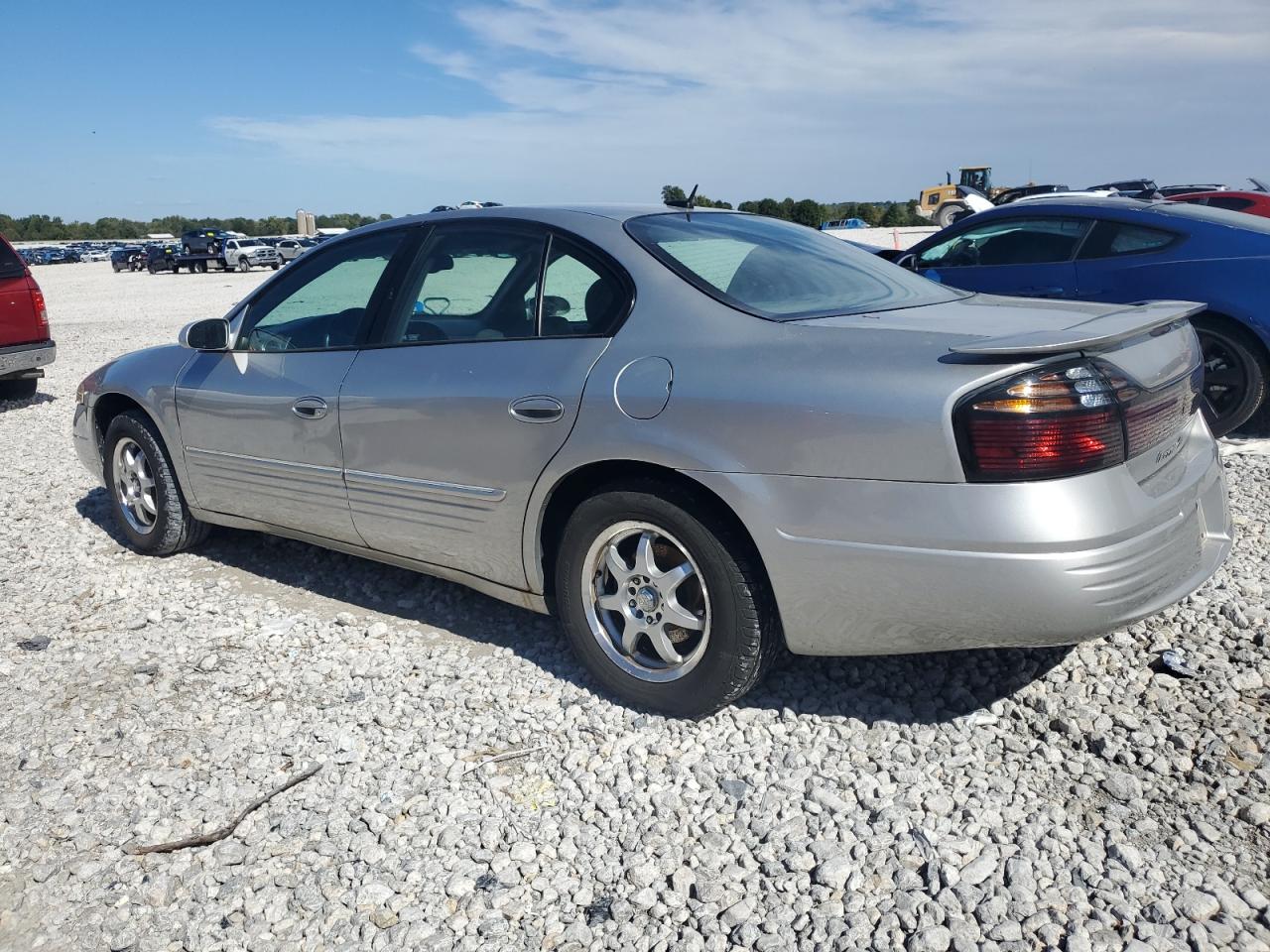 2005 Pontiac Bonneville - Image 2