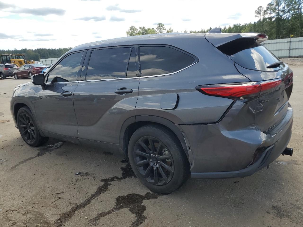 2021 Toyota Highlander - Image 2