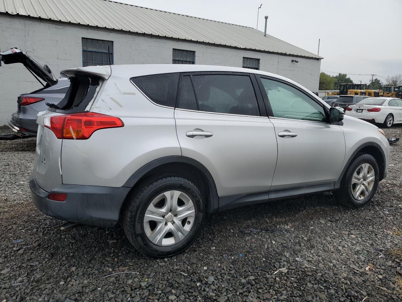 2T3BFREV0DW010979 2013 Toyota Rav4 Le