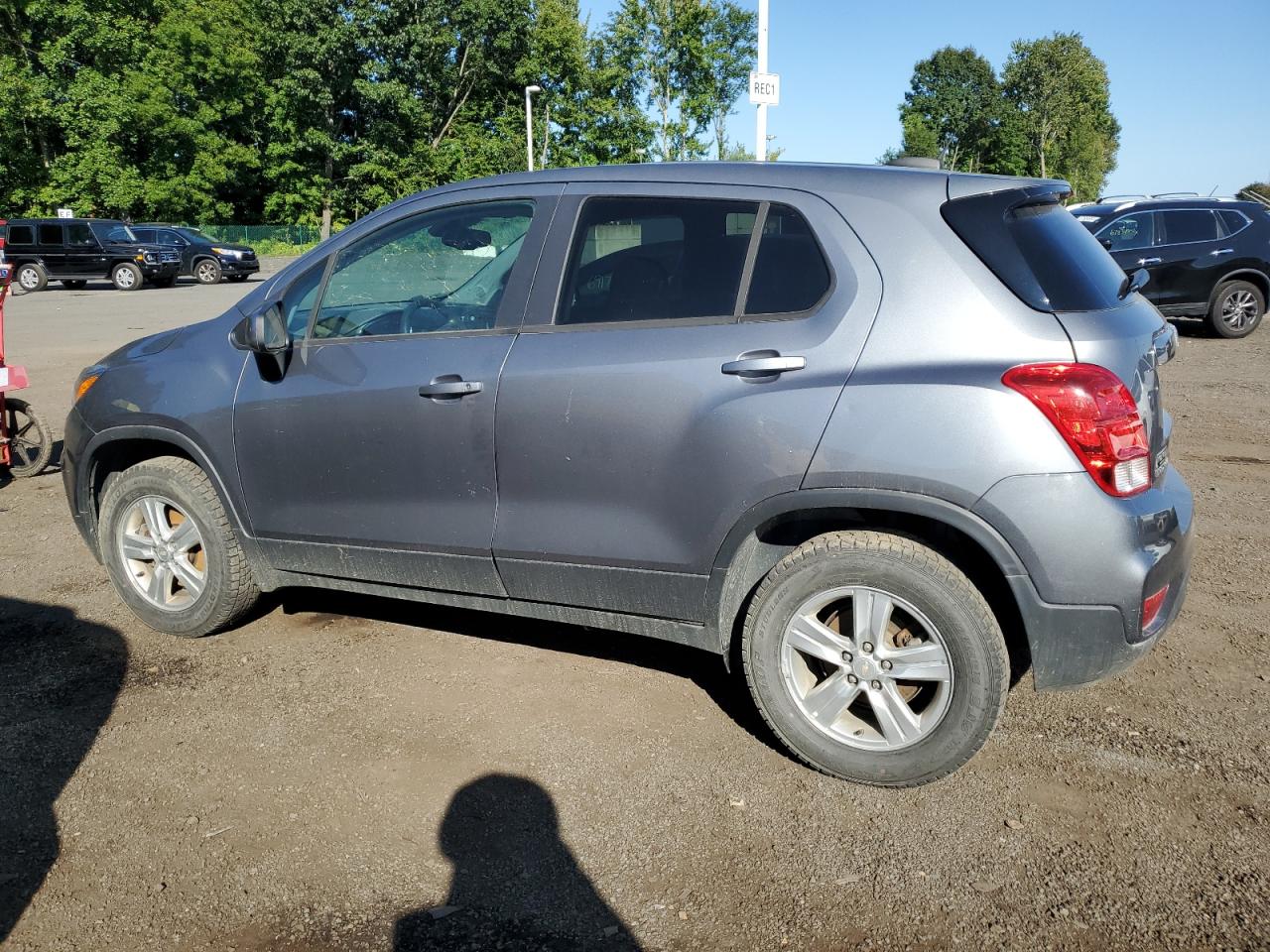 3GNCJNSB7LL138512 2020 CHEVROLET TRAX - Image 2