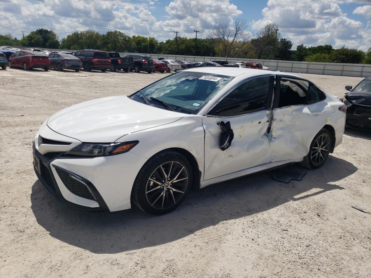 4T1G11AK7RU203938 2024 TOYOTA CAMRY - Image 1