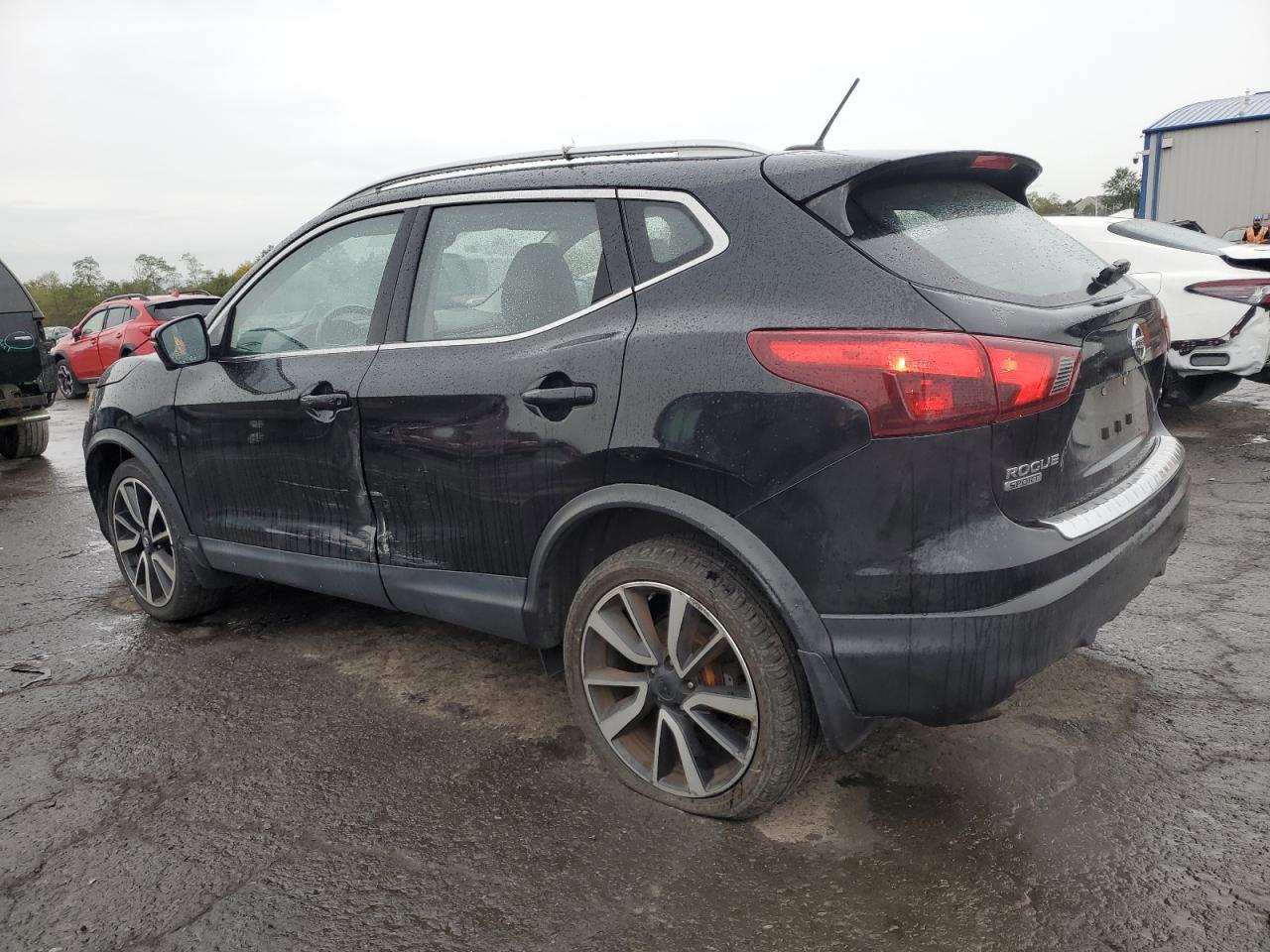 JN1BJ1CR0JW294247 2018 NISSAN ROGUE - Image 2