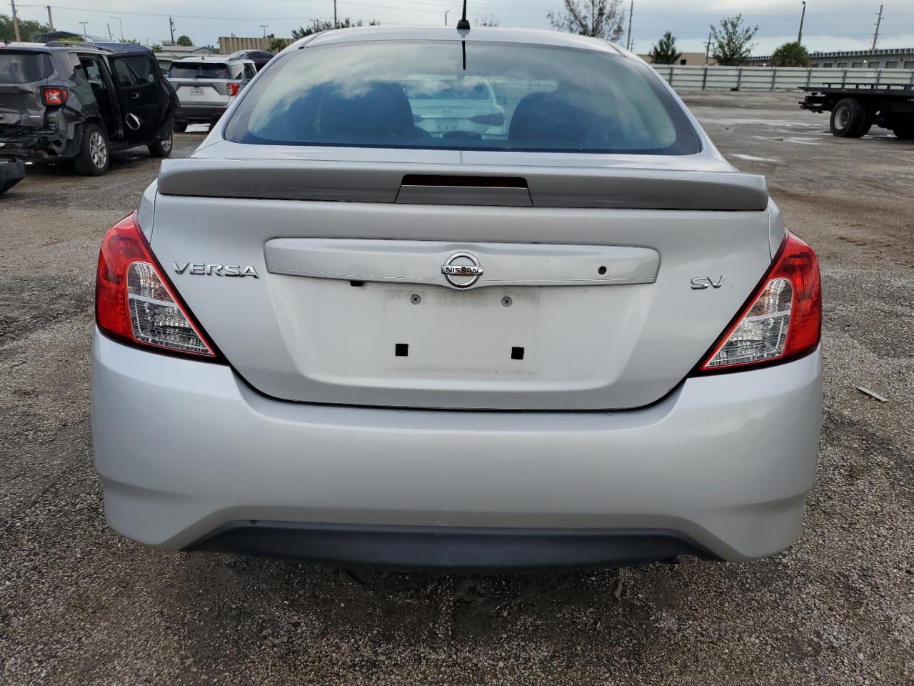 3N1CN7AP9KL825143 2019 Nissan Versa S