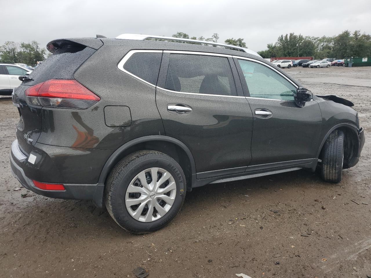 2017 Nissan Rogue - Image 3