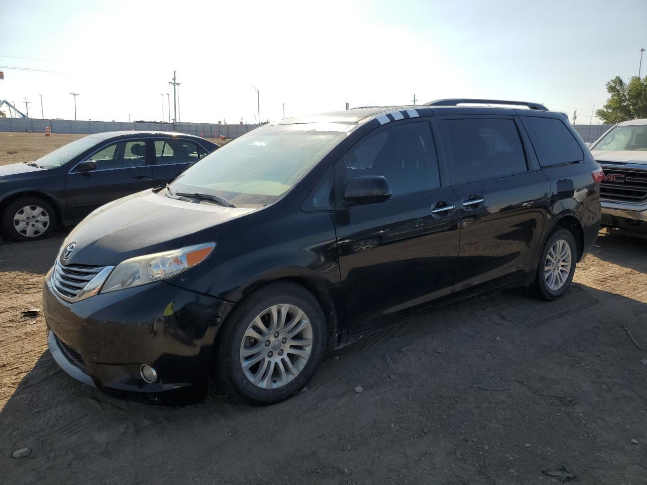 5TDYZ3DC6HS890463 2017 TOYOTA SIENNA - Image 1