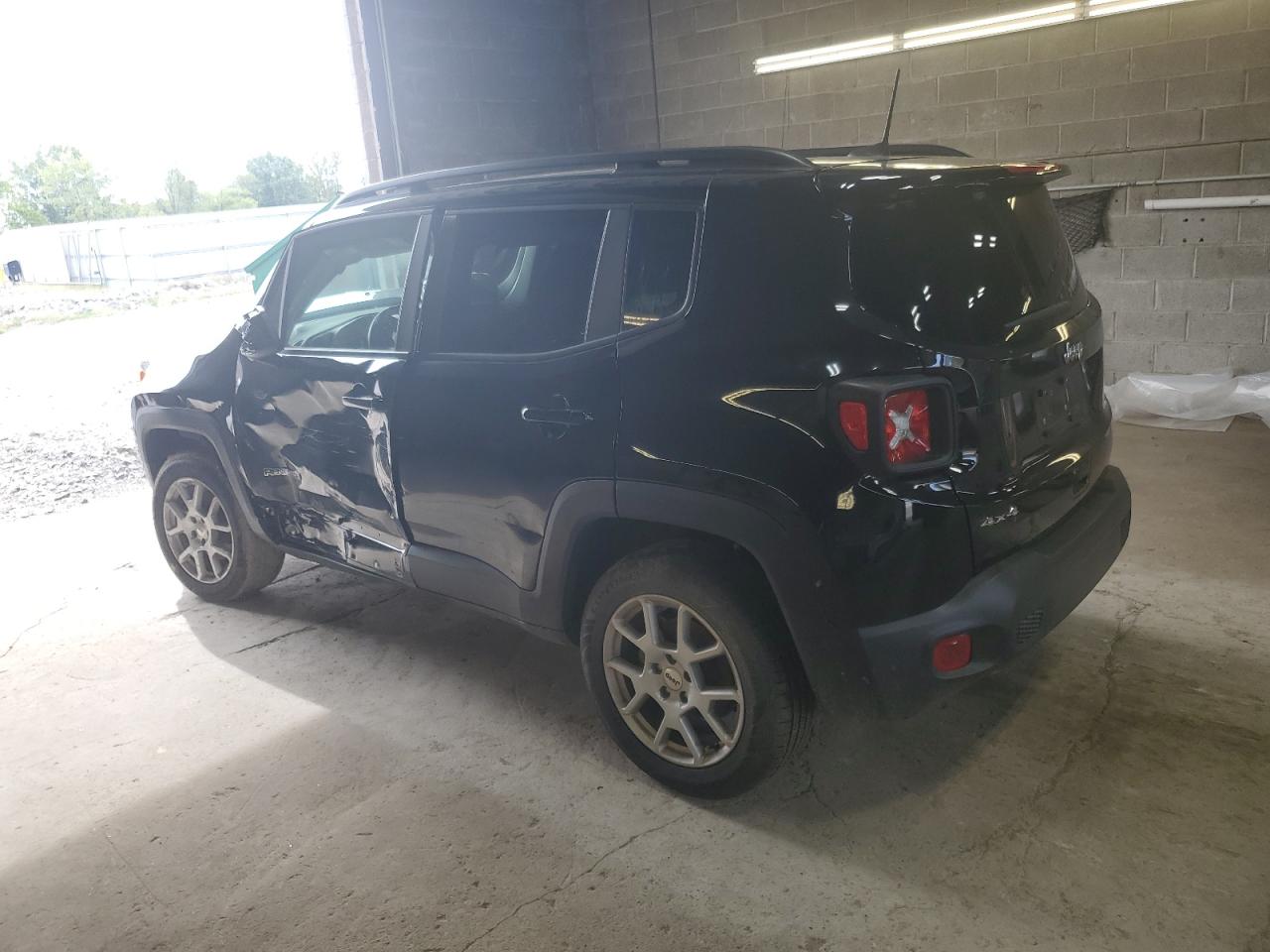 ZACNJDB10PPP61189 2023 JEEP RENEGADE - Image 2