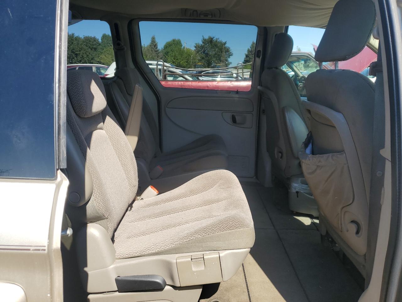 2007 Chrysler Town & Country - Image 11