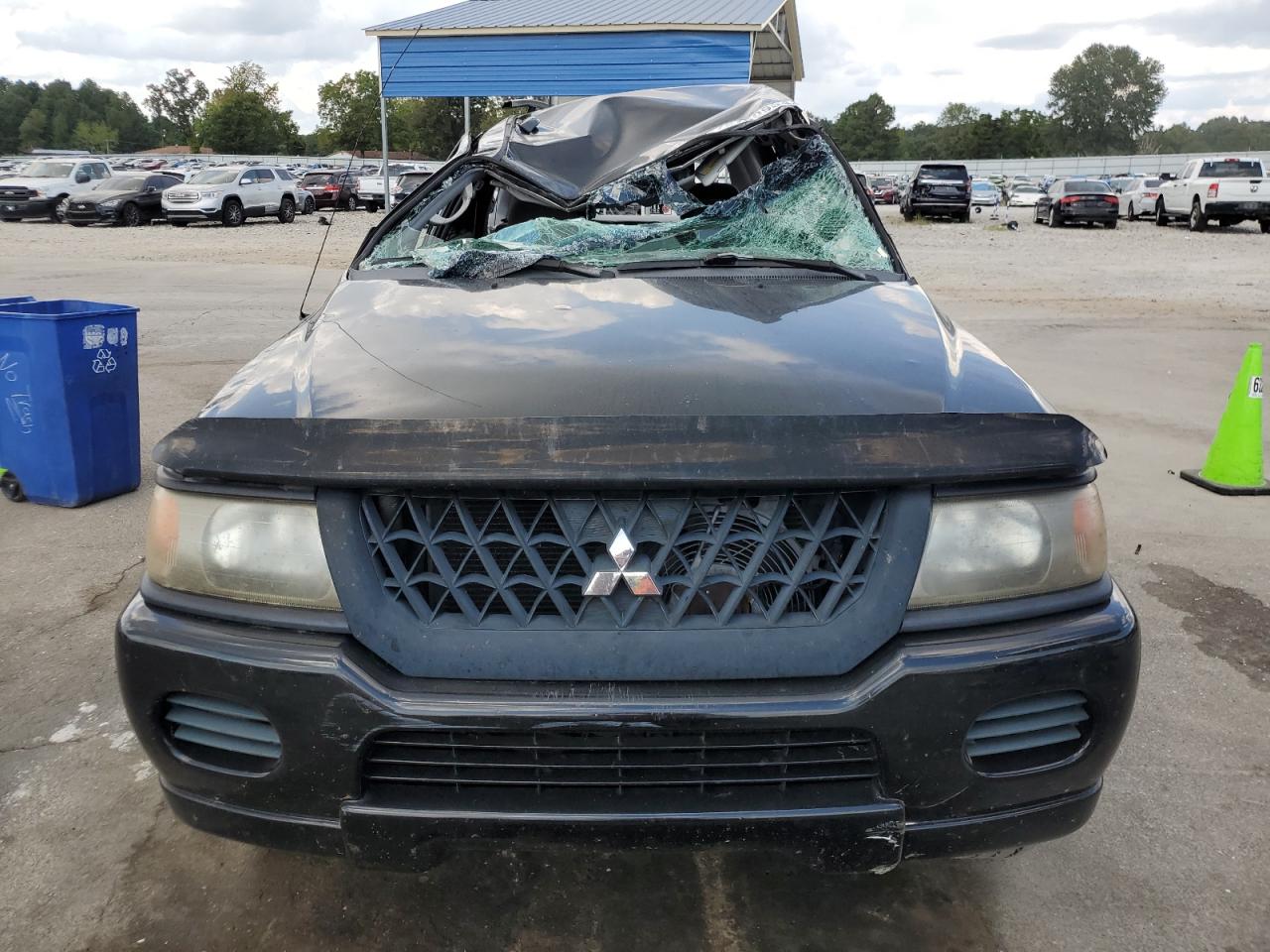 2002 Mitsubishi Montero - Image 5
