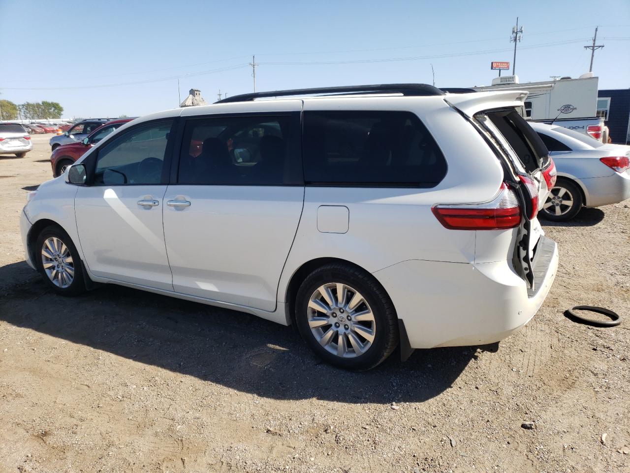 5TDDK3DC5FS107732 2015 TOYOTA SIENNA - Image 2