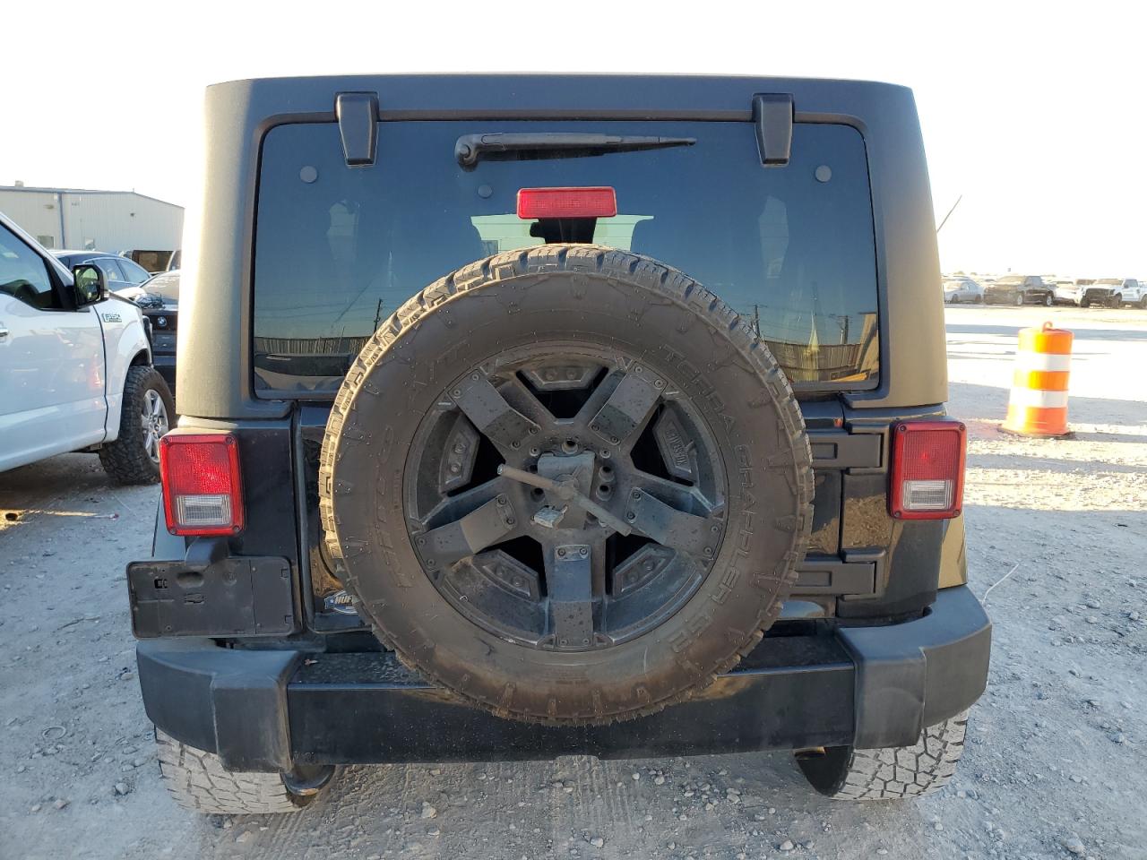 1C4BJWEG0GL263144 2016 Jeep Wrangler Unlimited Sahara